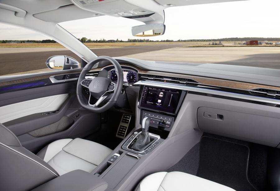 Торпедо Volkswagen Arteon Shooting Brake Elegance 2020 года  (WW) (фото 40 из 45)
